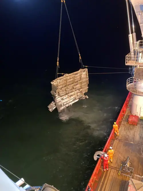 Bogvisir lyfts ur vattnet